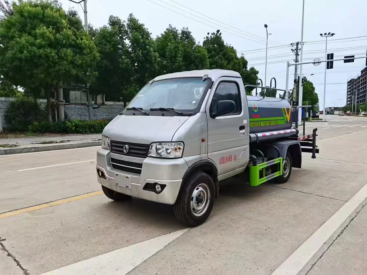 2方东风洒水车